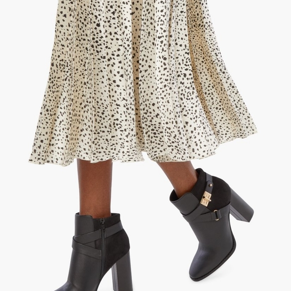 Women boots - Picture 3 of 3